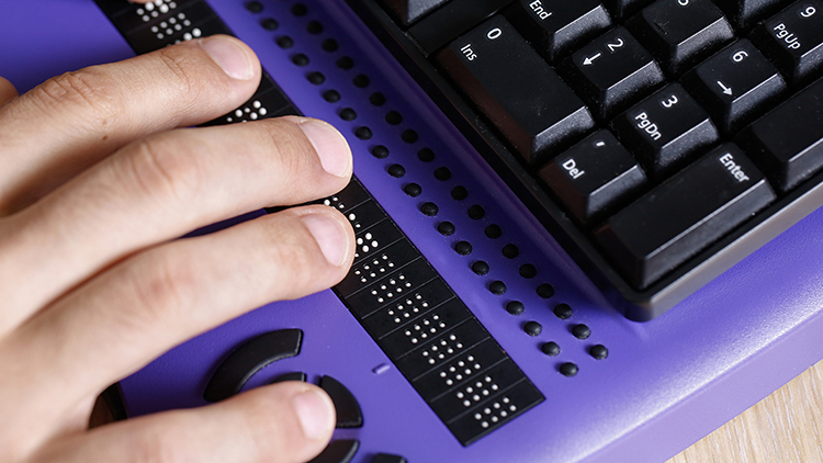 máquina de escribir braille